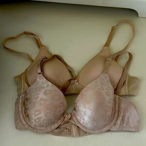 2 Bras. Like new condition. Maidenform and Tooware.